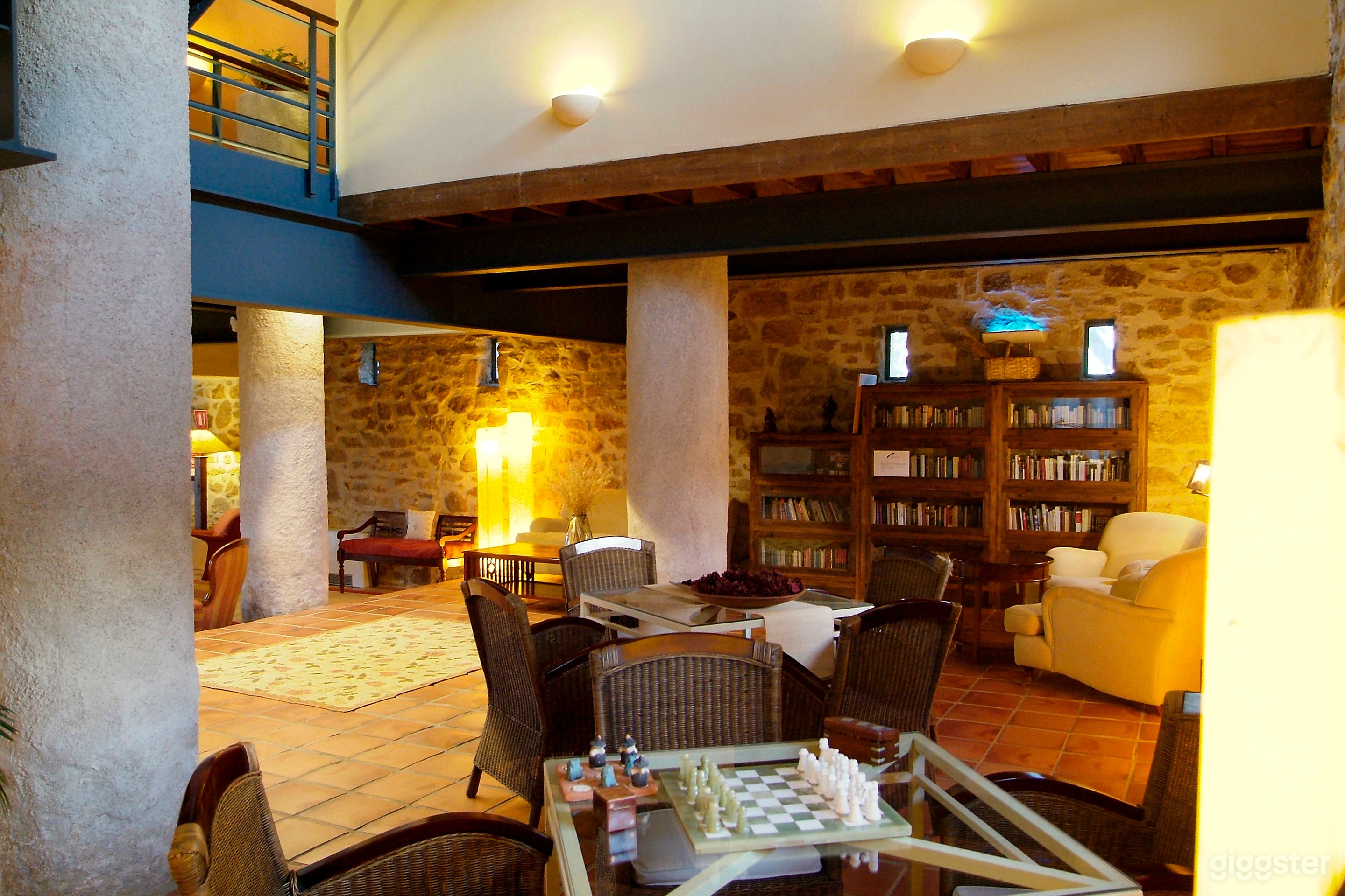 Restaurante mediterráneo de piedra para eventos y rodajes Foto 4