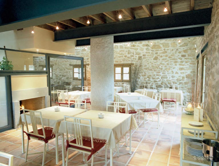  Restaurante mediterráneo de piedra para eventos y rodajes 