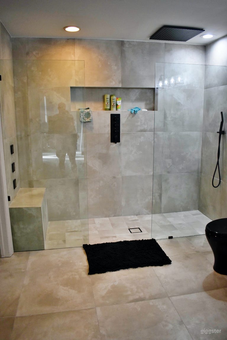  Baño grande recién renovado 