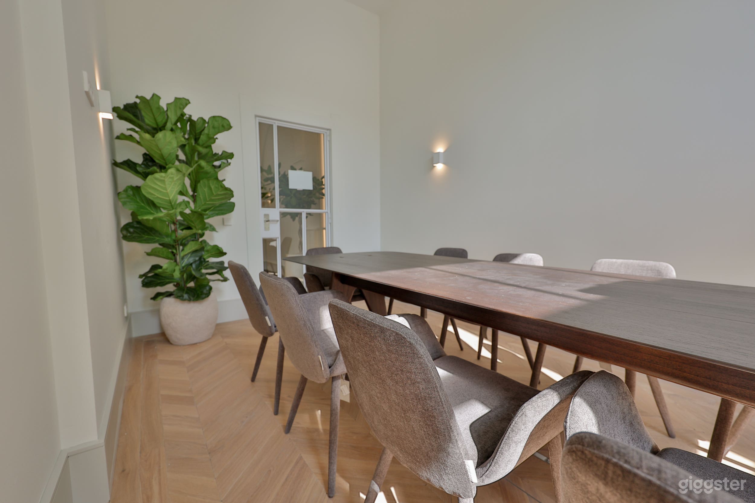 Linge Boardroom (10-person) Photo 3