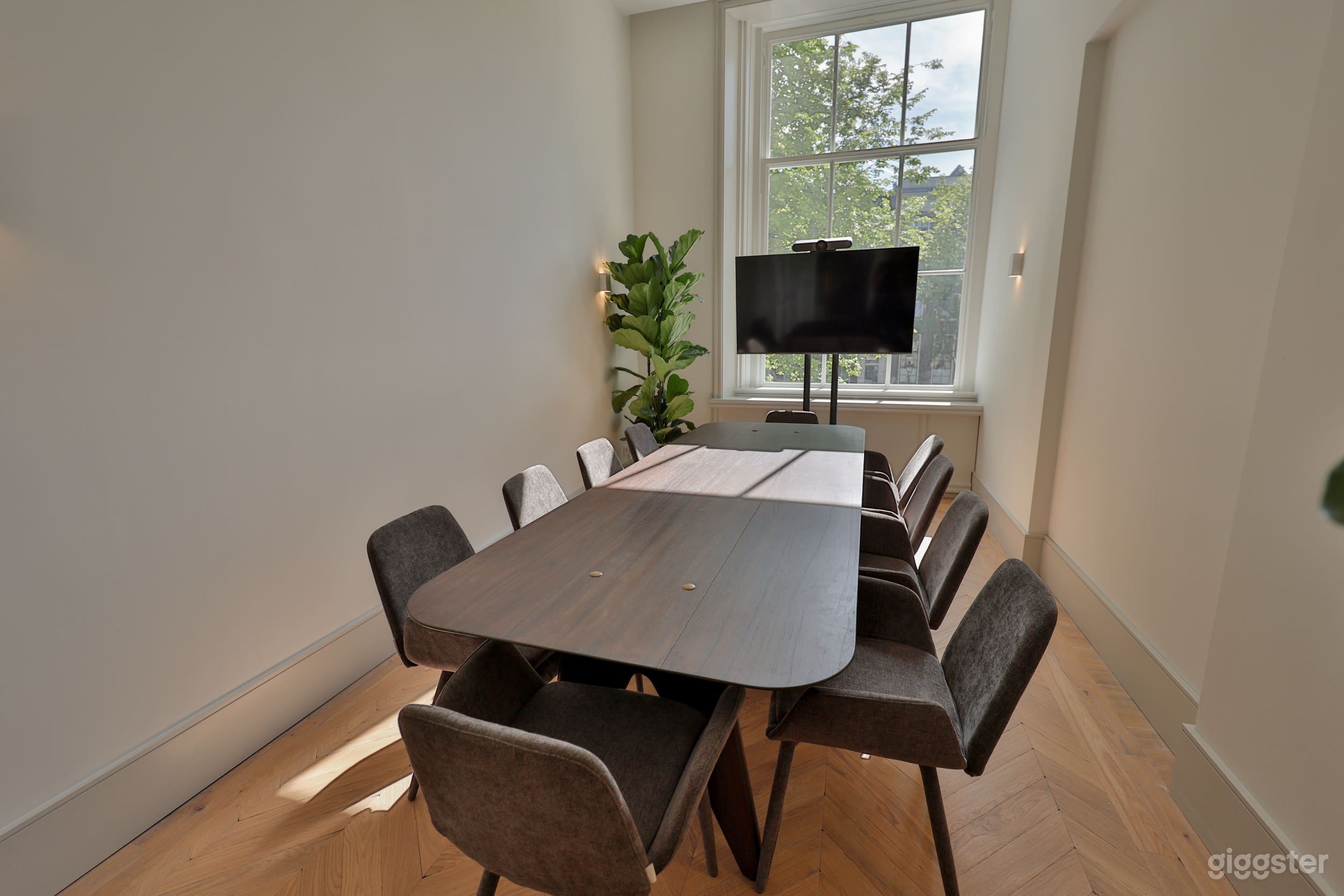 Linge Boardroom (10-person) Photo 1