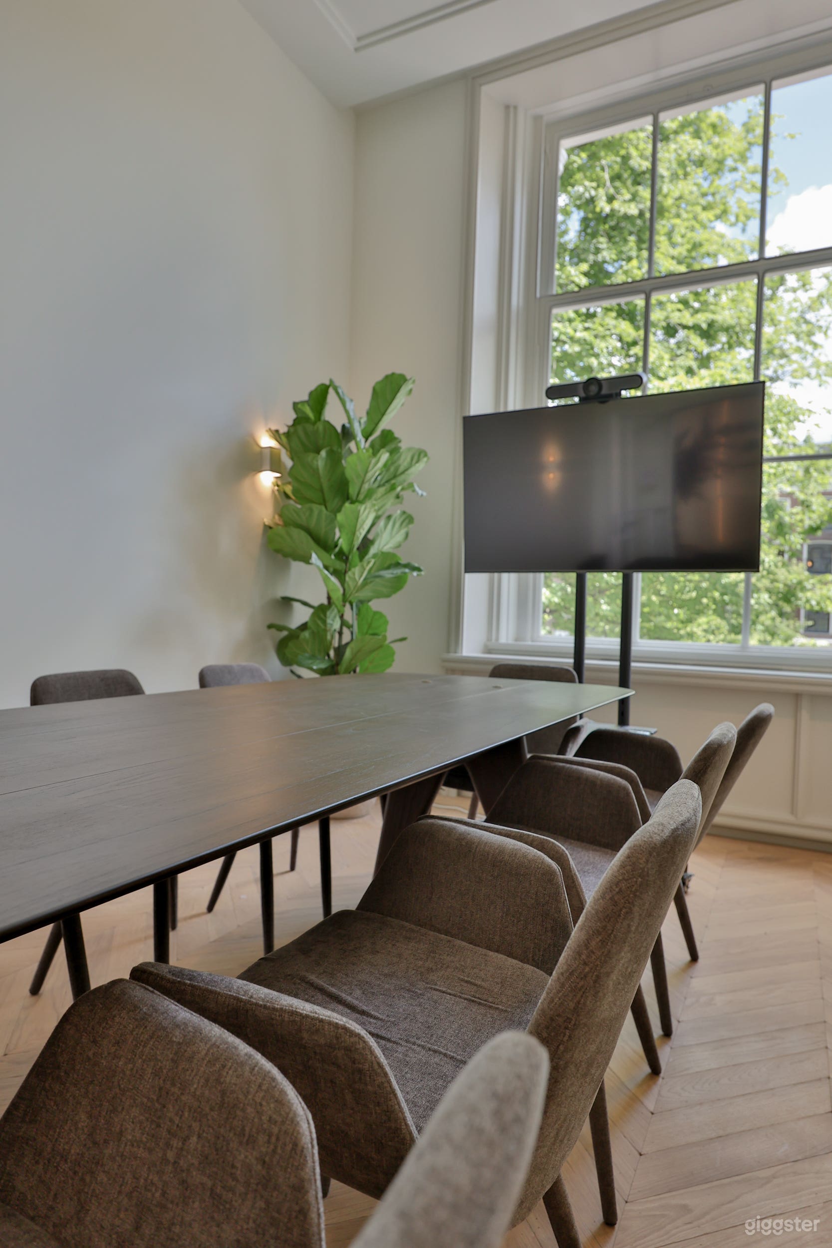 Linge Boardroom (10-person) Photo 2