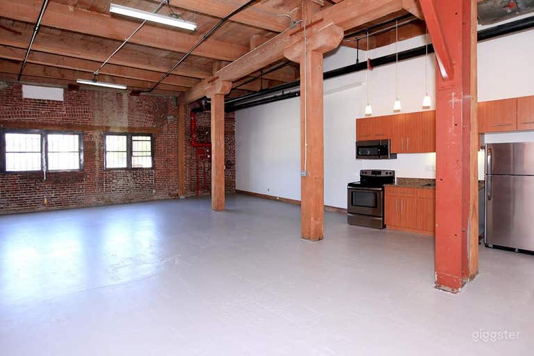  1290 SQFT Loft 111 