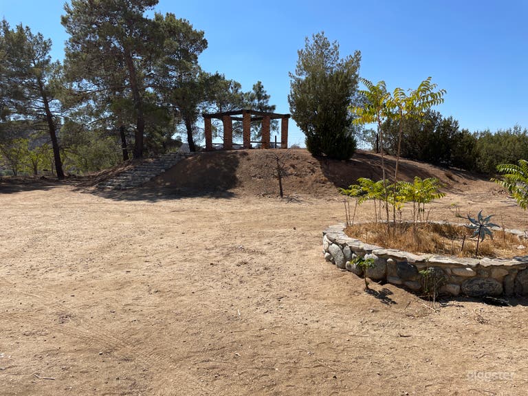  Spanish ranch style .  