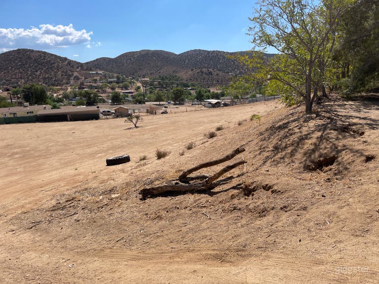  Spanish ranch style .  