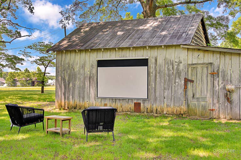  Outdoor courtyard with 100" projector screen  
