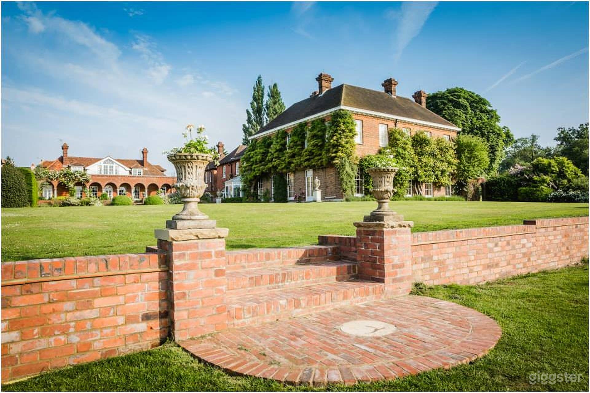 The Manor House Photo 1