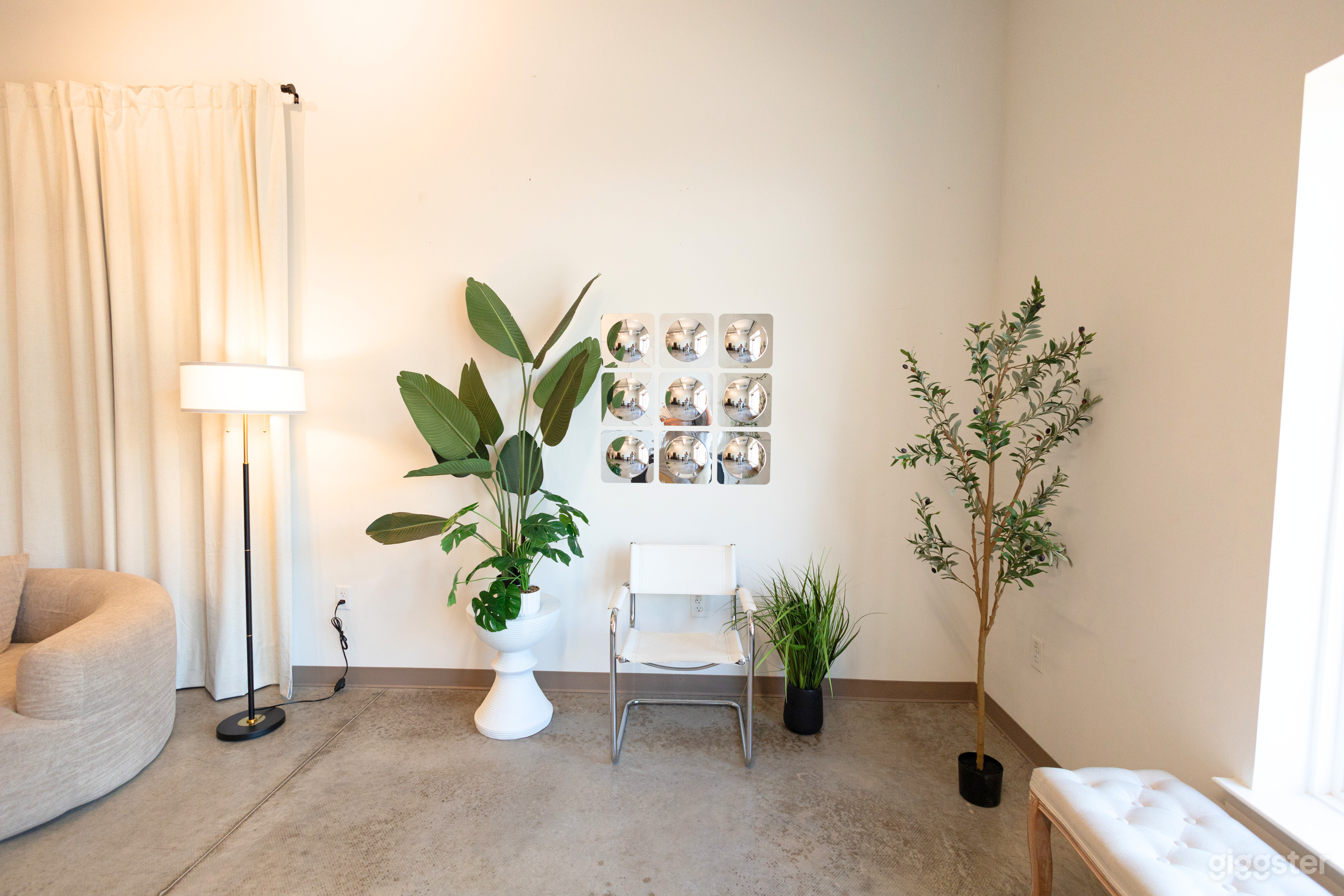 Minimalist Creative Loft Photo Studio in Arlington, TX Photo 3