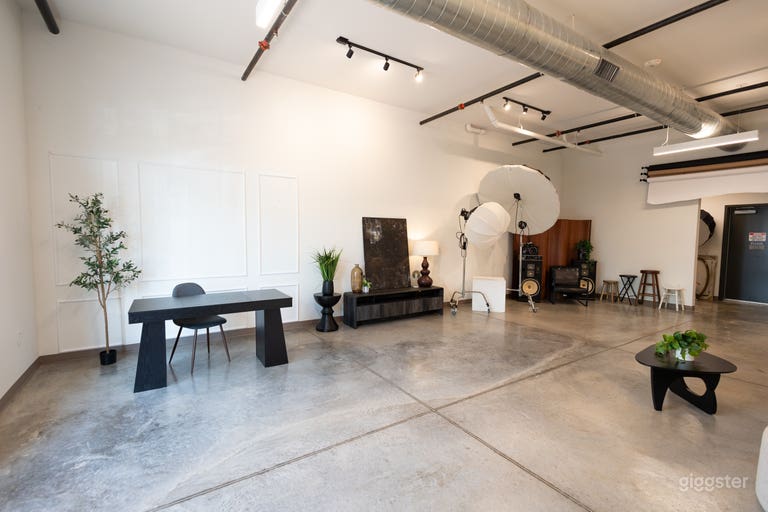  Minimalist Creative Loft Photo Studio in Arlington, TX 