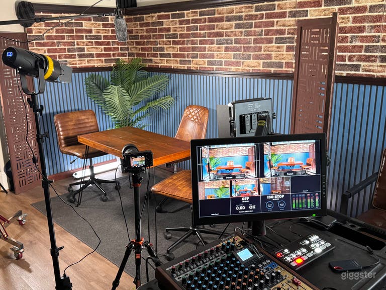  Controls, cameras, lights 