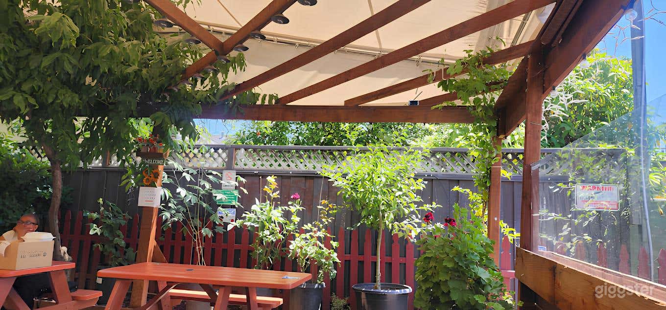 Outdoor Vegan Dining Photo 3