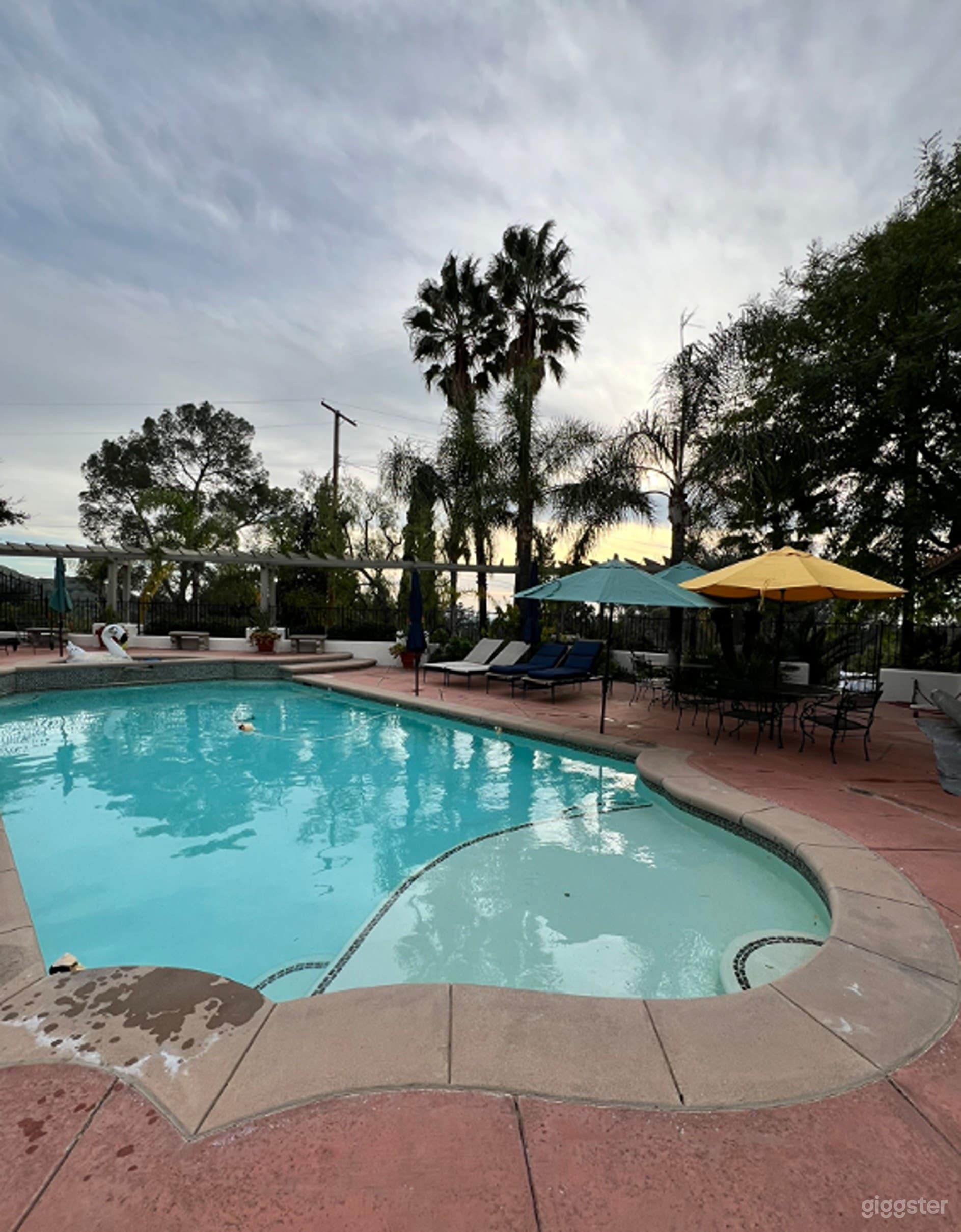 Mediterranean-Style Pool And Jacuzzi Photo 2