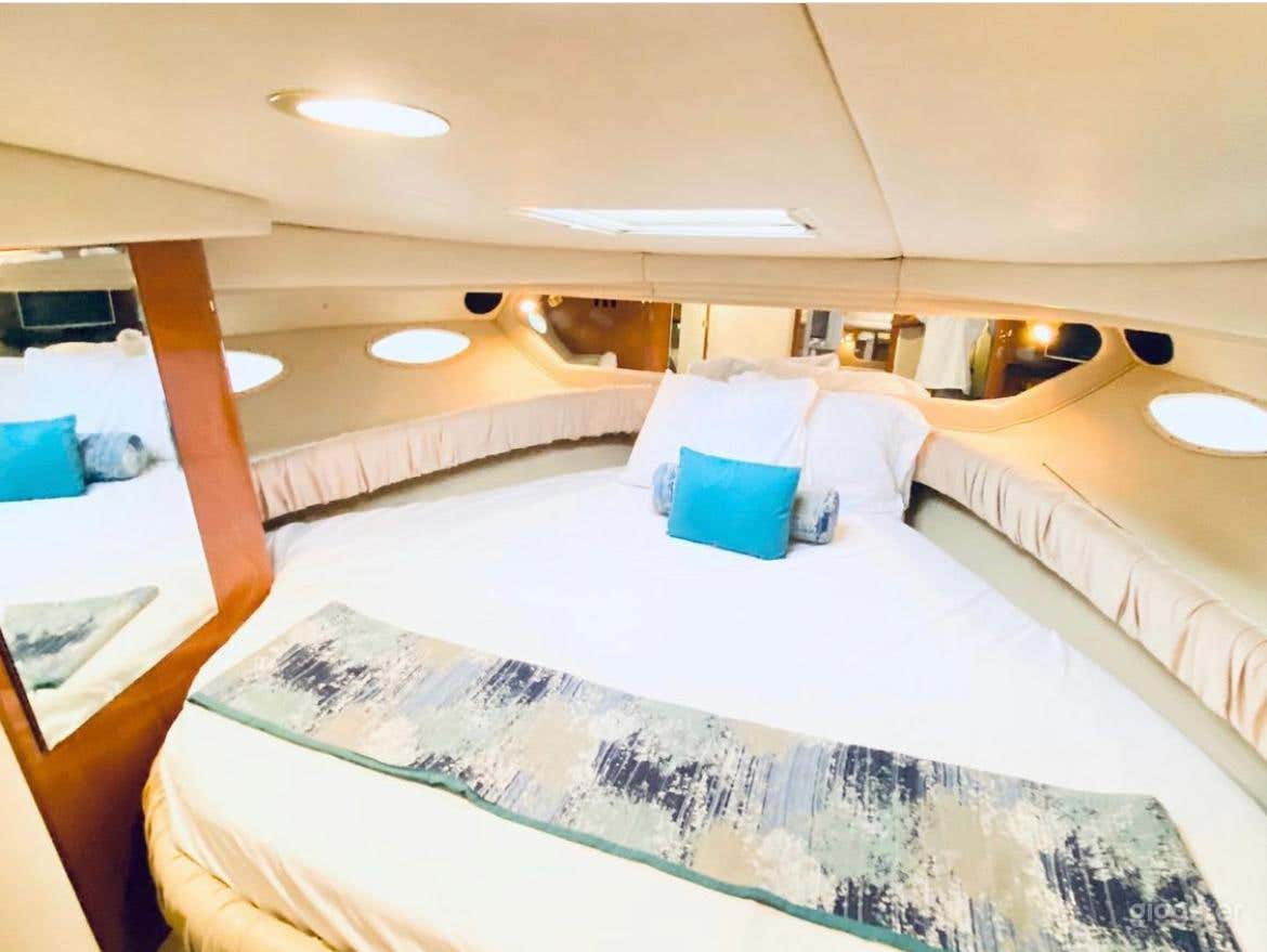 Classic 42ft SEA RAY Duffy's Party Yacht Space Events Photo 3