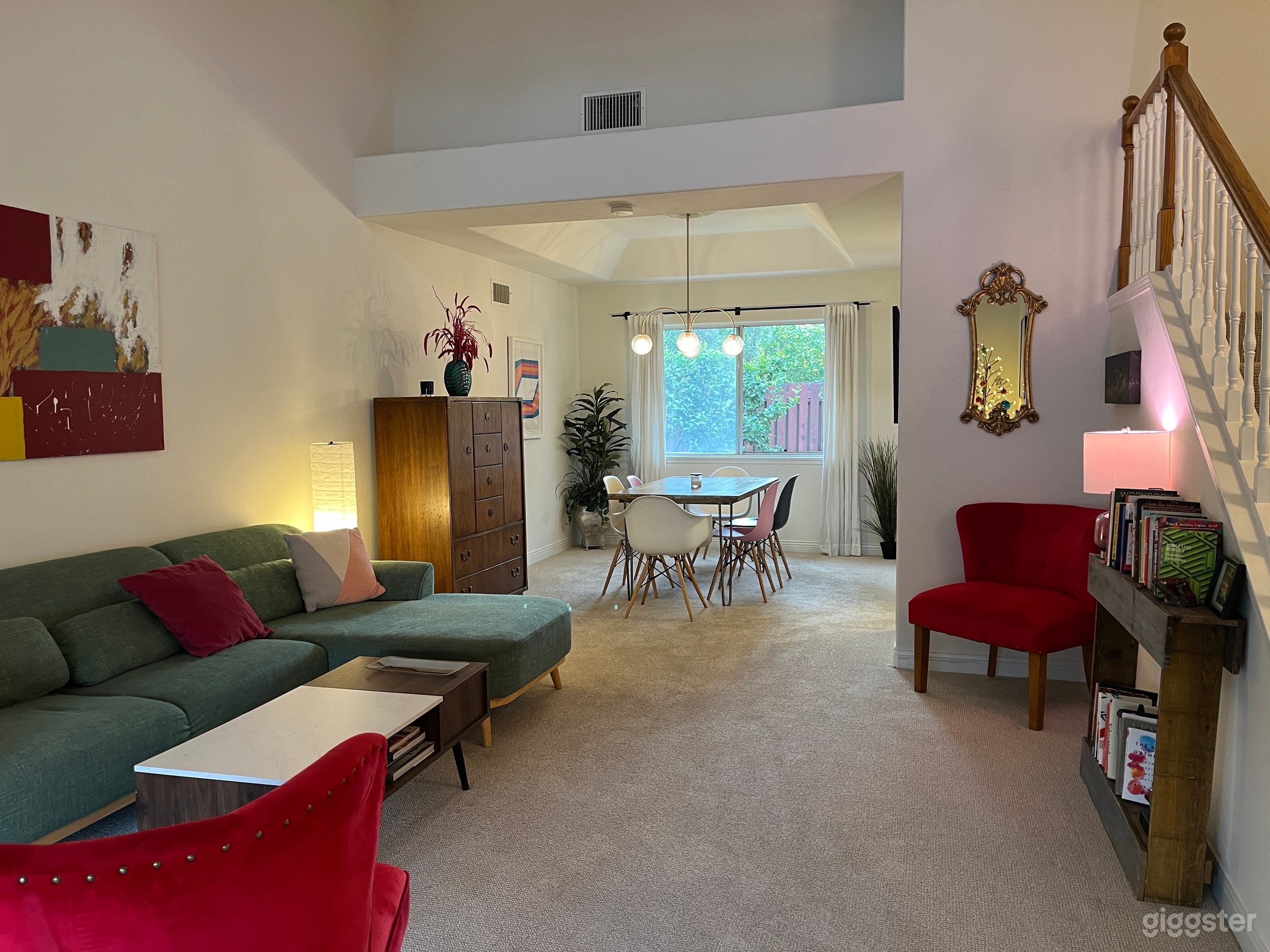 Cozy, Bright and Spacious American Family Home Photo 3