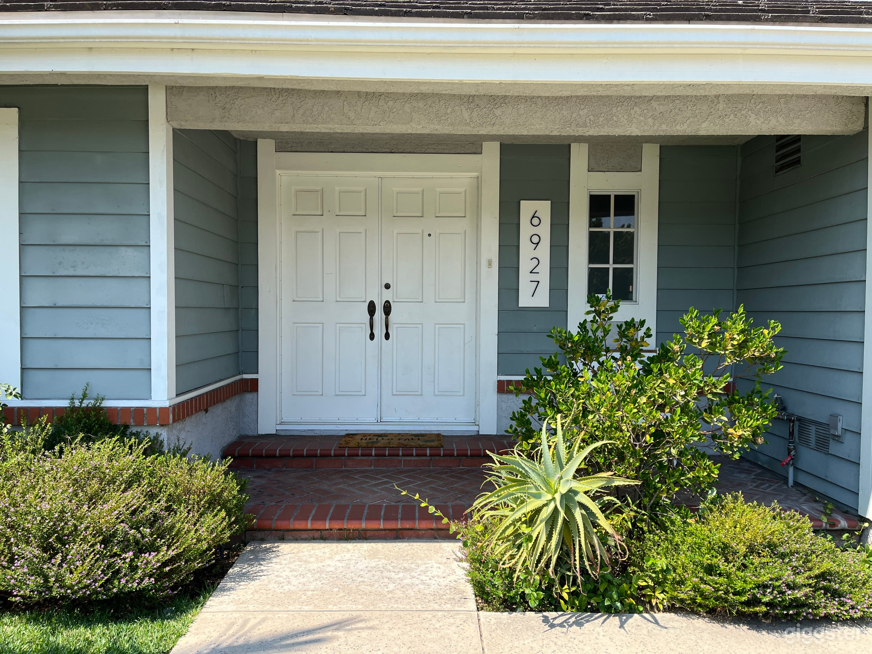 Cozy, Bright and Spacious American Family Home Photo 4
