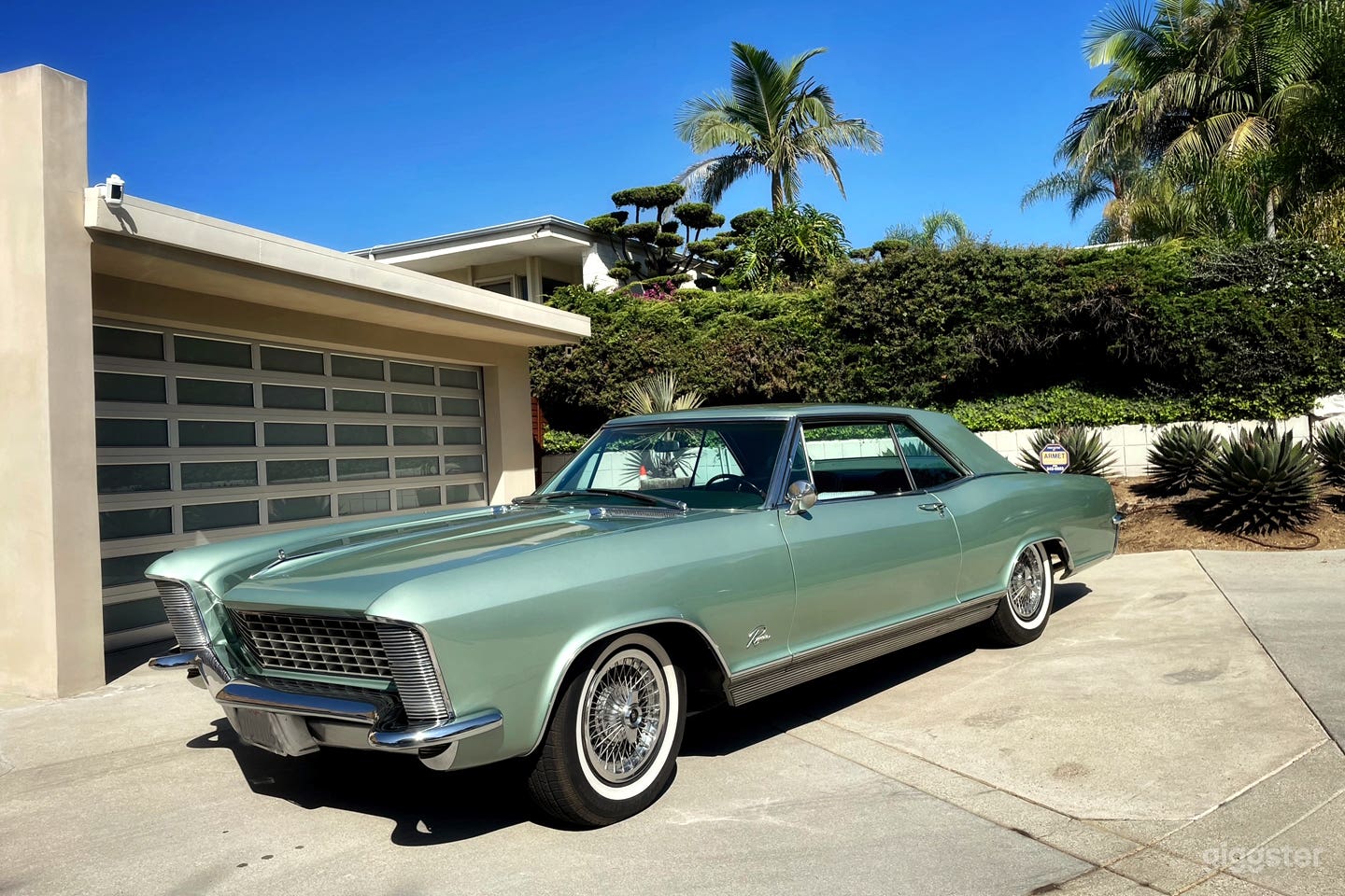 1965 Buick Riviera Photo 1
