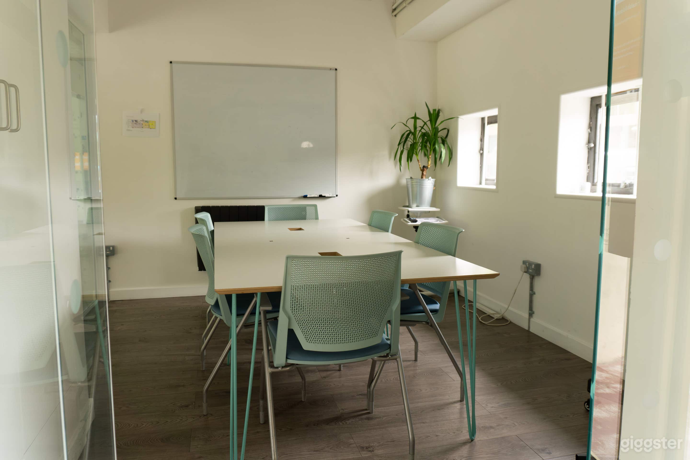 Natural Light Office - Flexible Space Photo 4