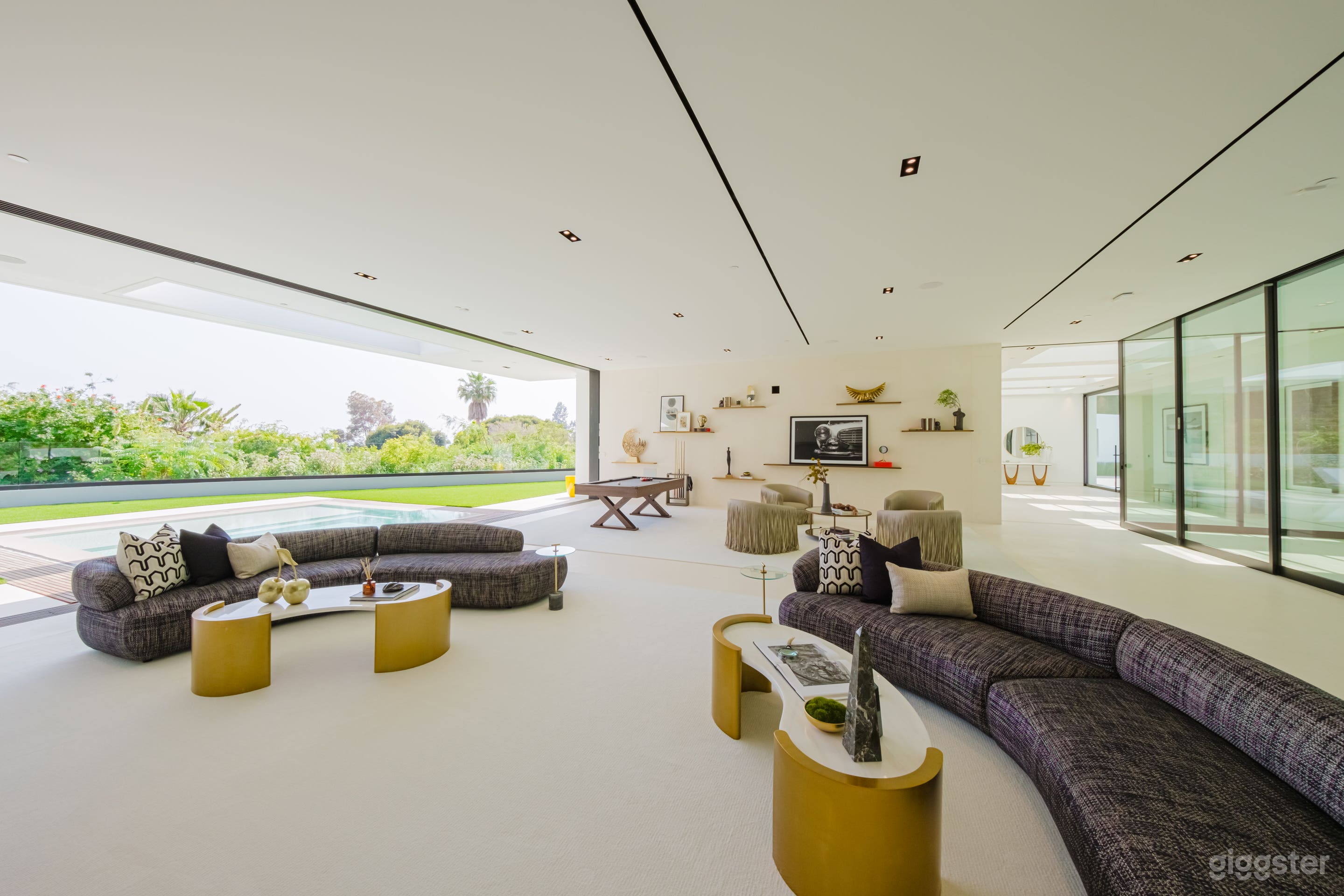 HILLCREST VILLA OPULENCE UNVEILED Photo 2