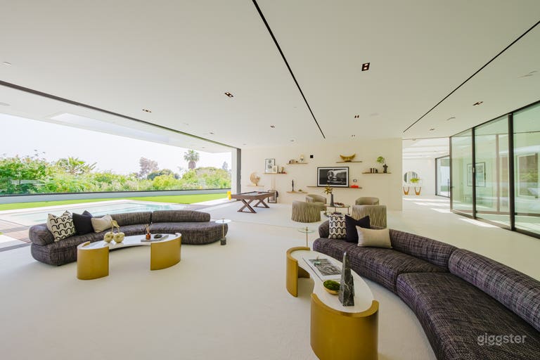  HILLCREST VILLA OPULENCE UNVEILED 