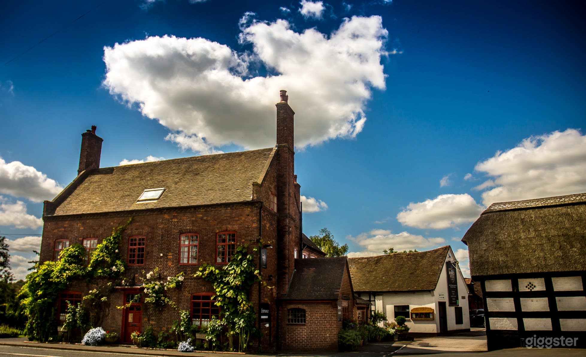 The Hotel &amp; Thatched 15th Century Barn 