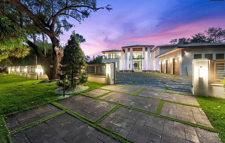  Private Tropical-Modern Estate in Miami (Buyout) 