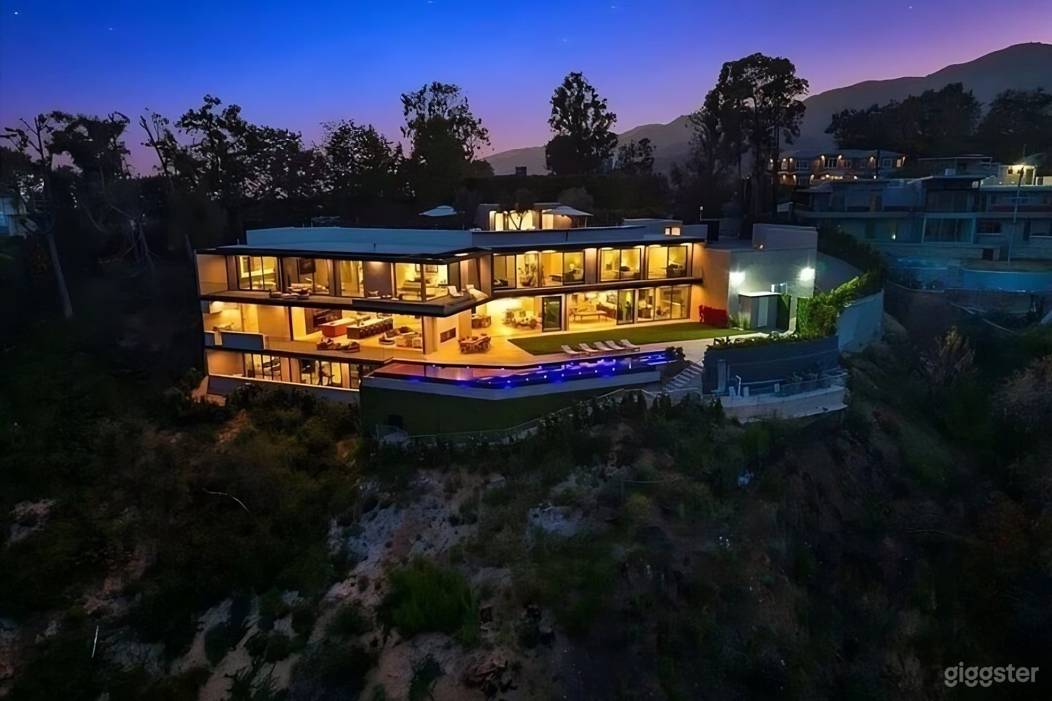 Stunning Coastal Modern Estate with Infinity Pool Photo 2