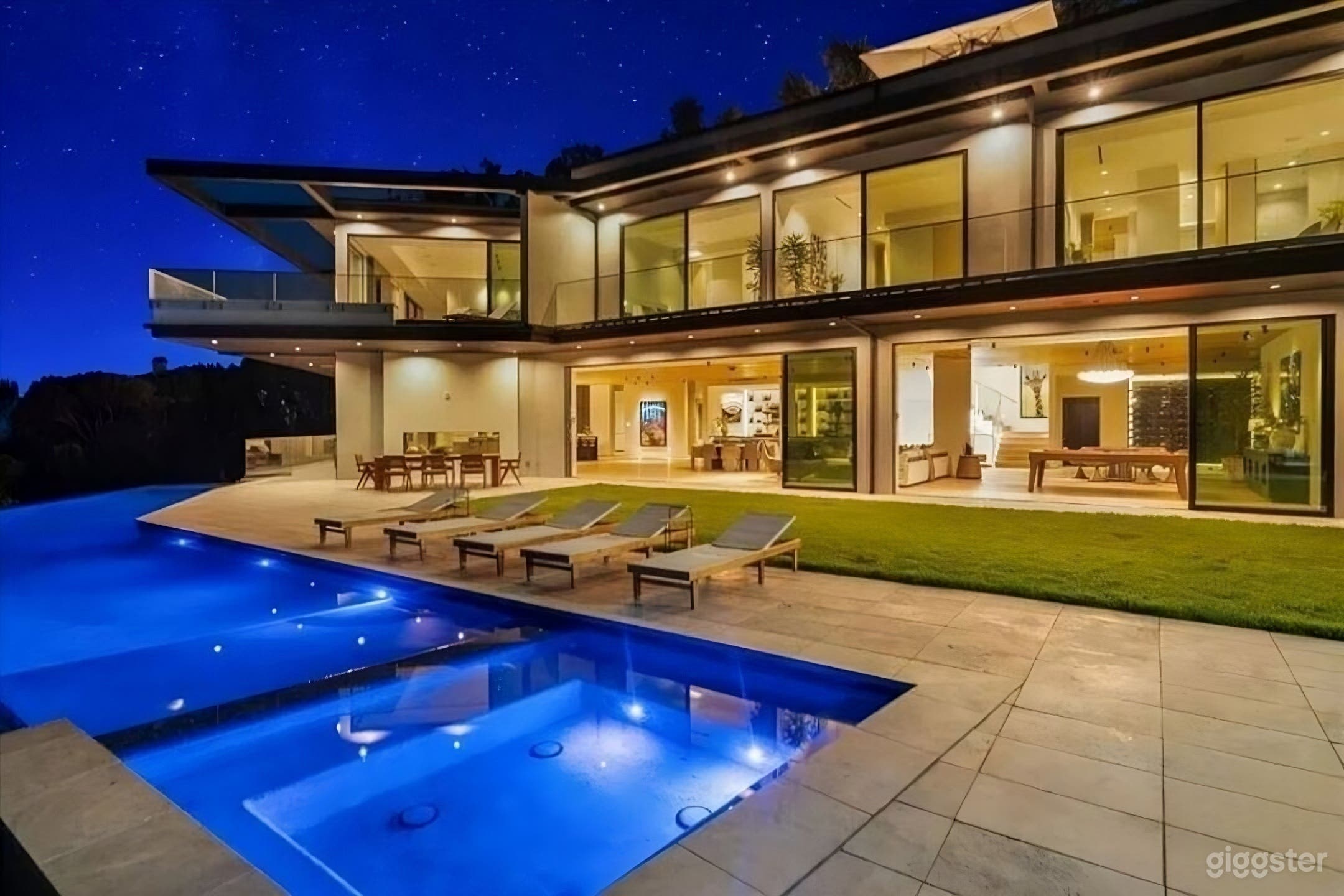 Stunning Coastal Modern Estate with Infinity Pool Photo 1