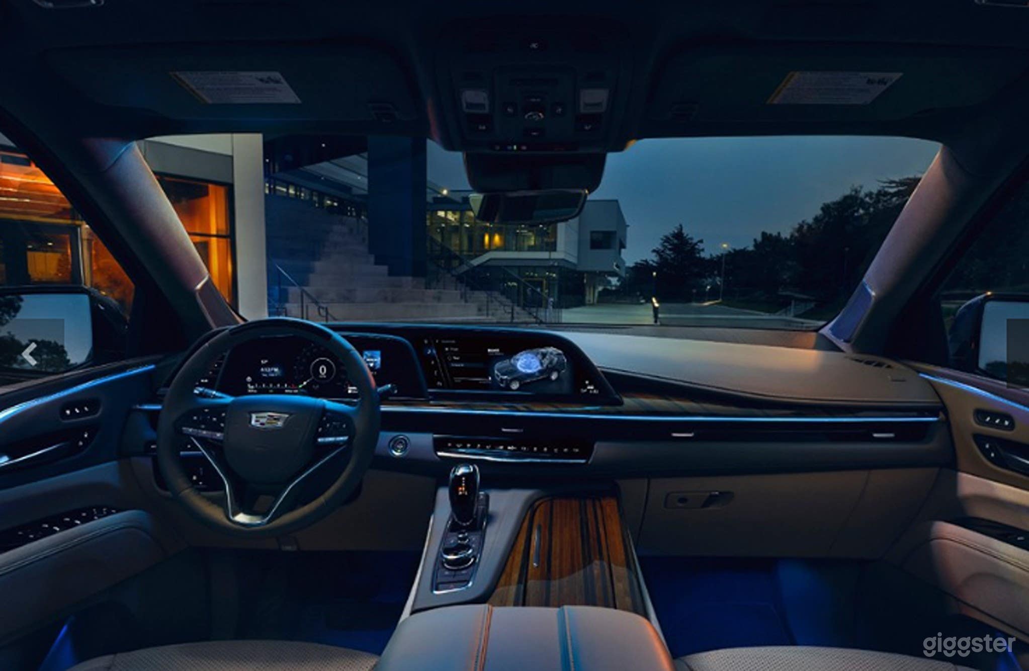 Luxurious Cadillac for 4 Photo 2