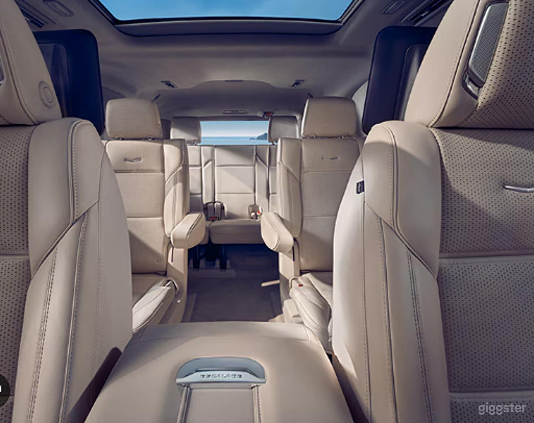 Luxurious Cadillac for 4 Photo 3