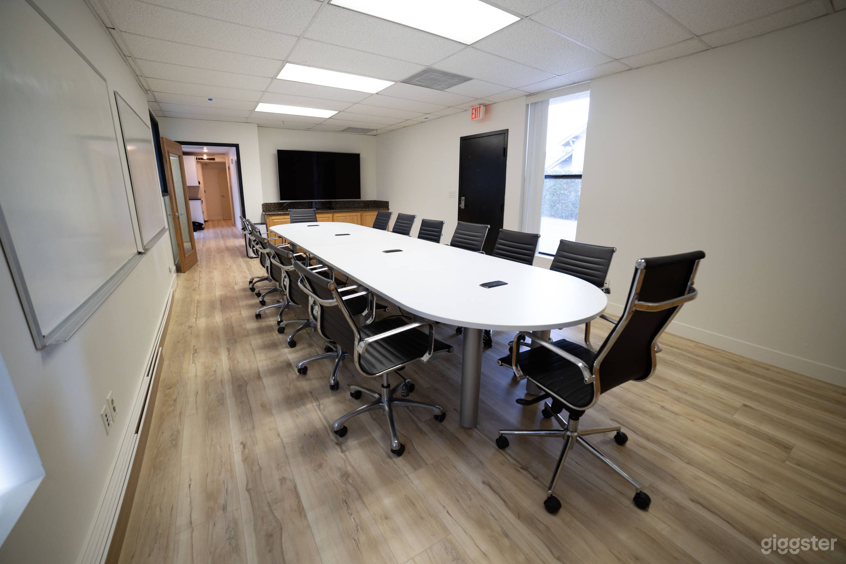 Pasadena Modern Space Perfect for Productions & Meeting Photo 3