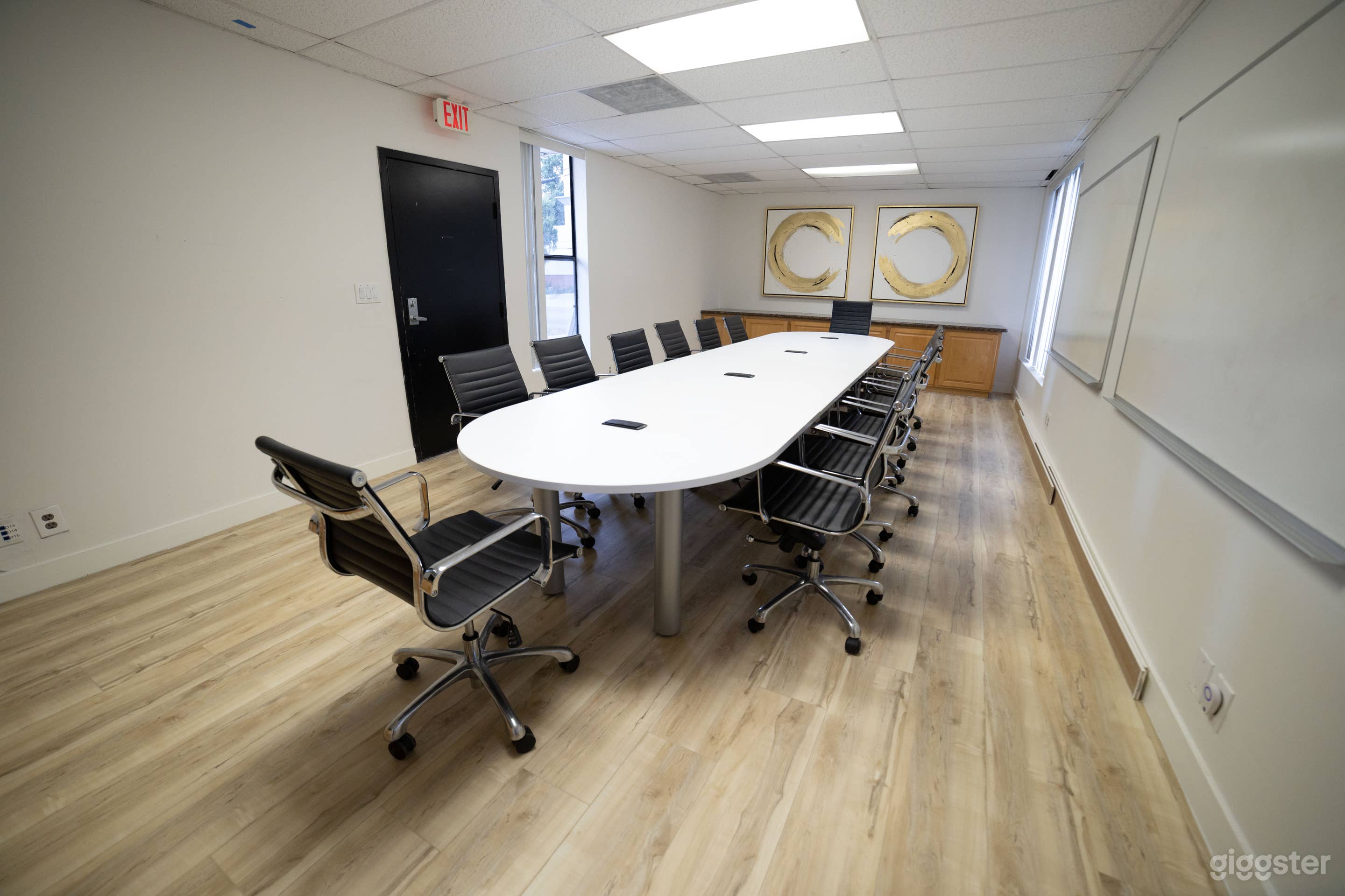Pasadena Modern Space Perfect for Productions & Meeting Photo 1