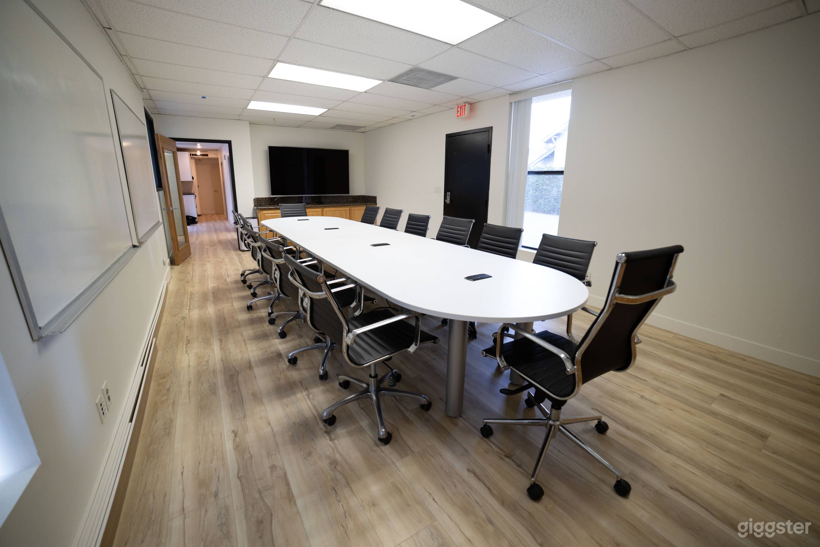 Pasadena Modern Space Perfect for Productions & Meeting Photo 4