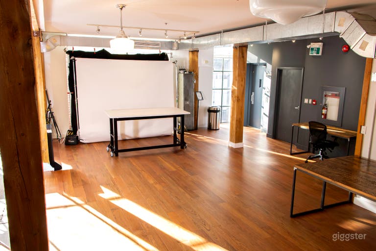  Downtown Toronto Film, Photo & Video Production Loft: Sunlit 