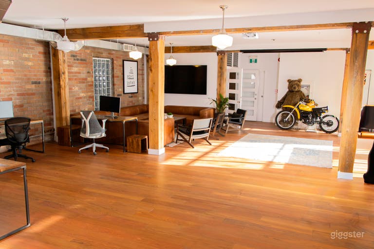  Downtown Toronto Film, Photo & Video Production Loft: Sunlit 