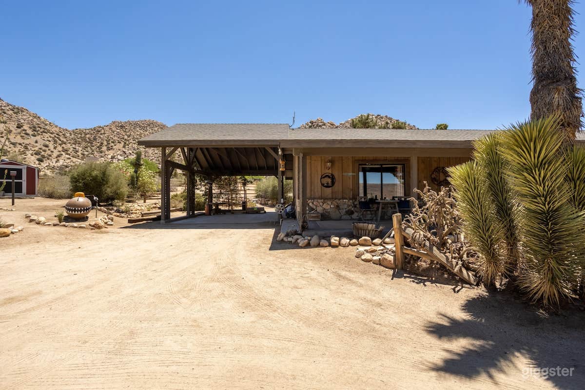 Ranch Compound on 2.5 acres in Pioneertown Photo 3