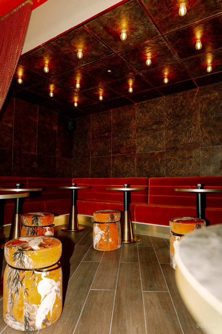  Stylish Cocktail Lounge & Versatile Event Space 