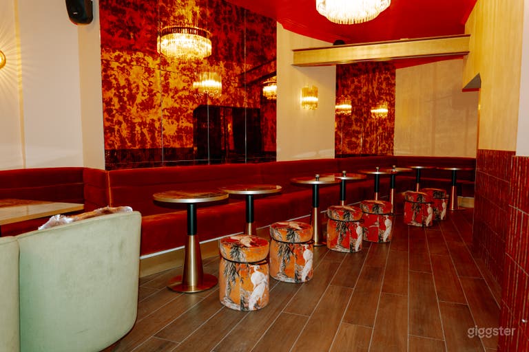  Stylish Cocktail Lounge & Versatile Event Space 