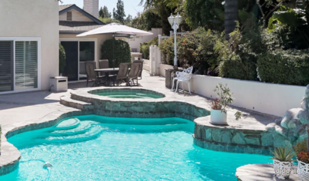 Spacious Private Ranch Pool with Jacuzzi Photo 2