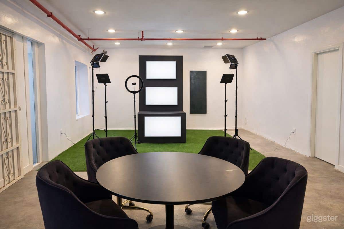 TikTok Shop LIVE Studio with 3 Custom Screens & Pro Lighting Photo 4