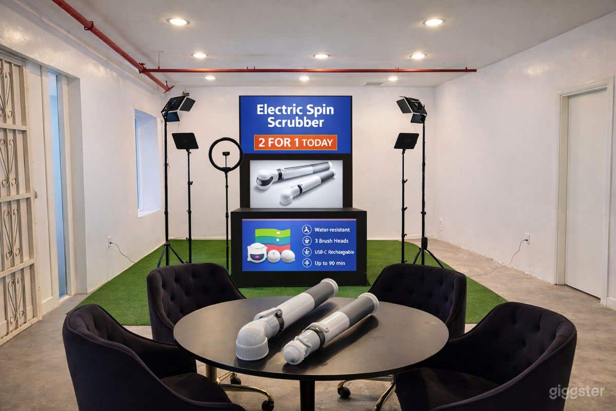 TikTok Shop LIVE Studio with 3 Custom Screens & Pro Lighting Photo 2