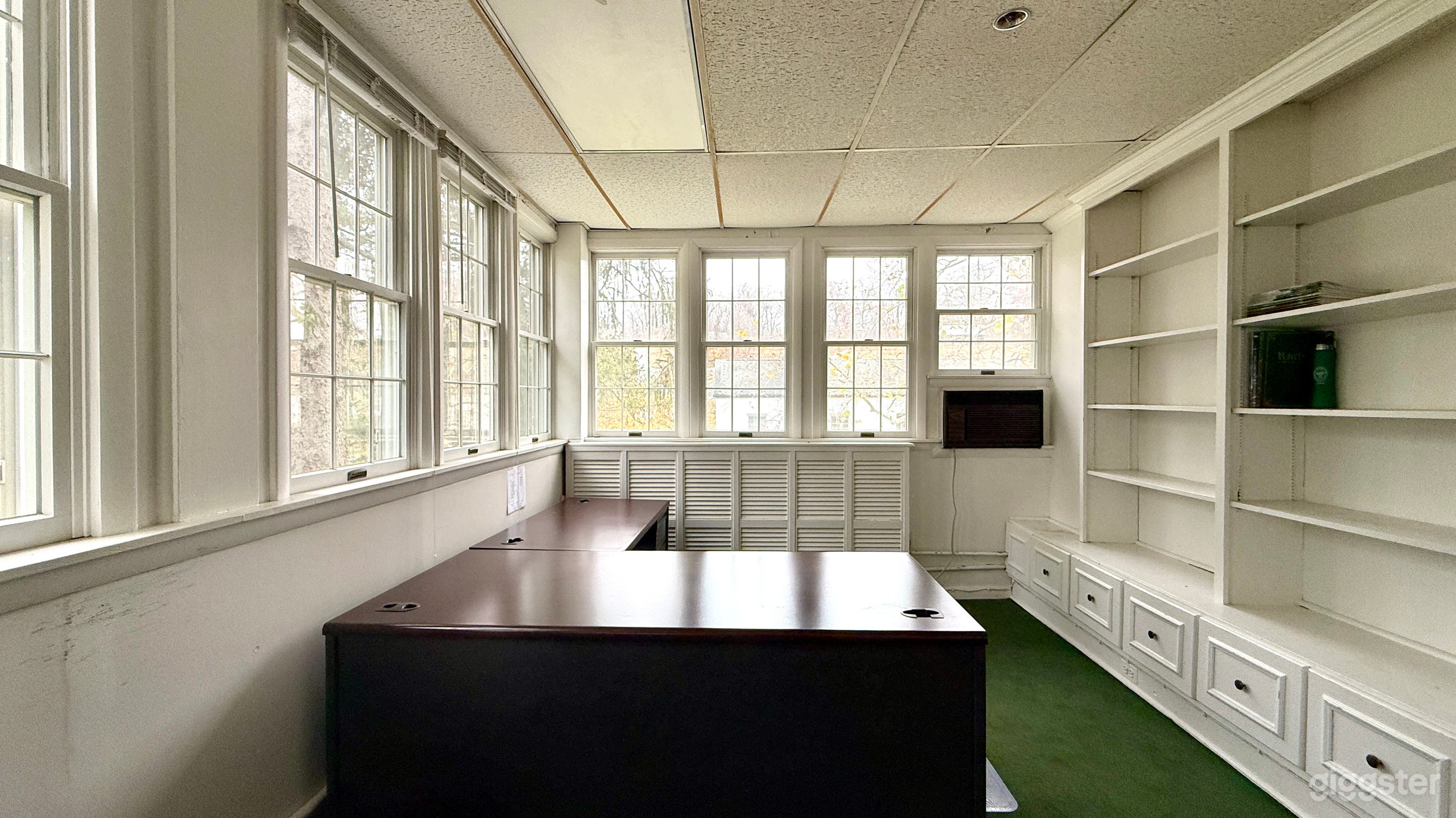 Small, Bright Office with Beautiful Views Photo 1