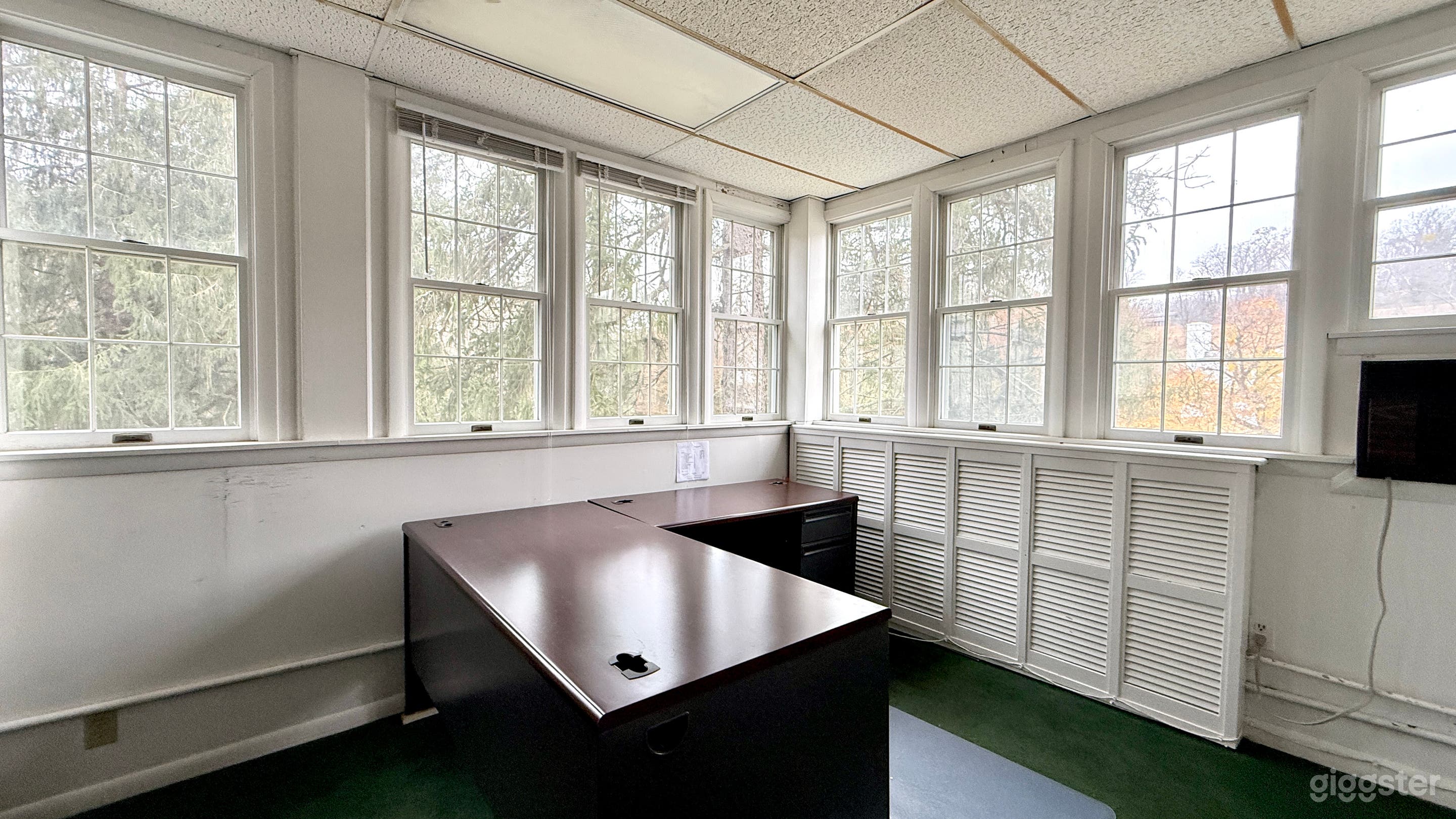 Small, Bright Office with Beautiful Views Photo 3