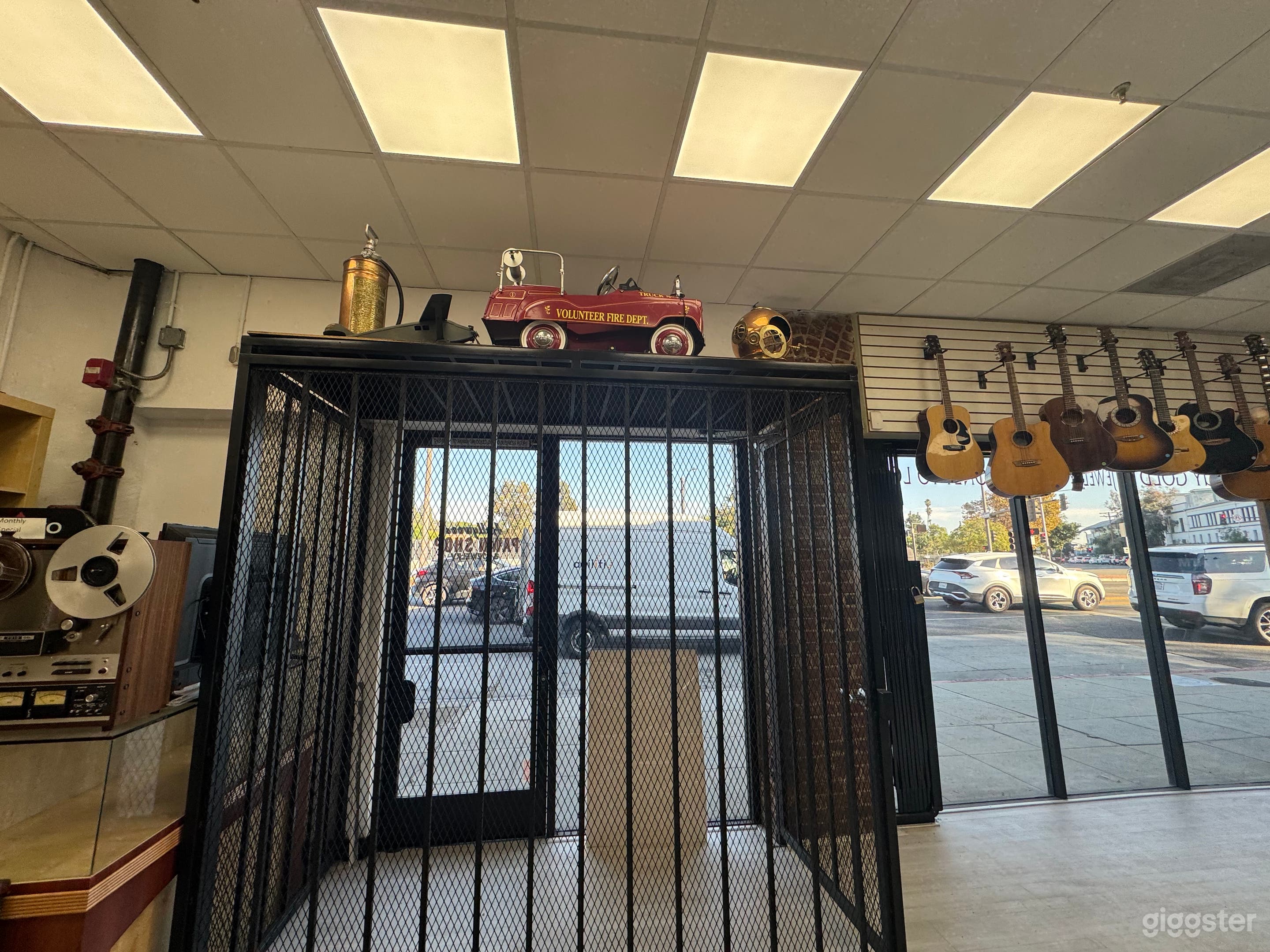 One of a kind Pawn Shop for filming  Photo 4