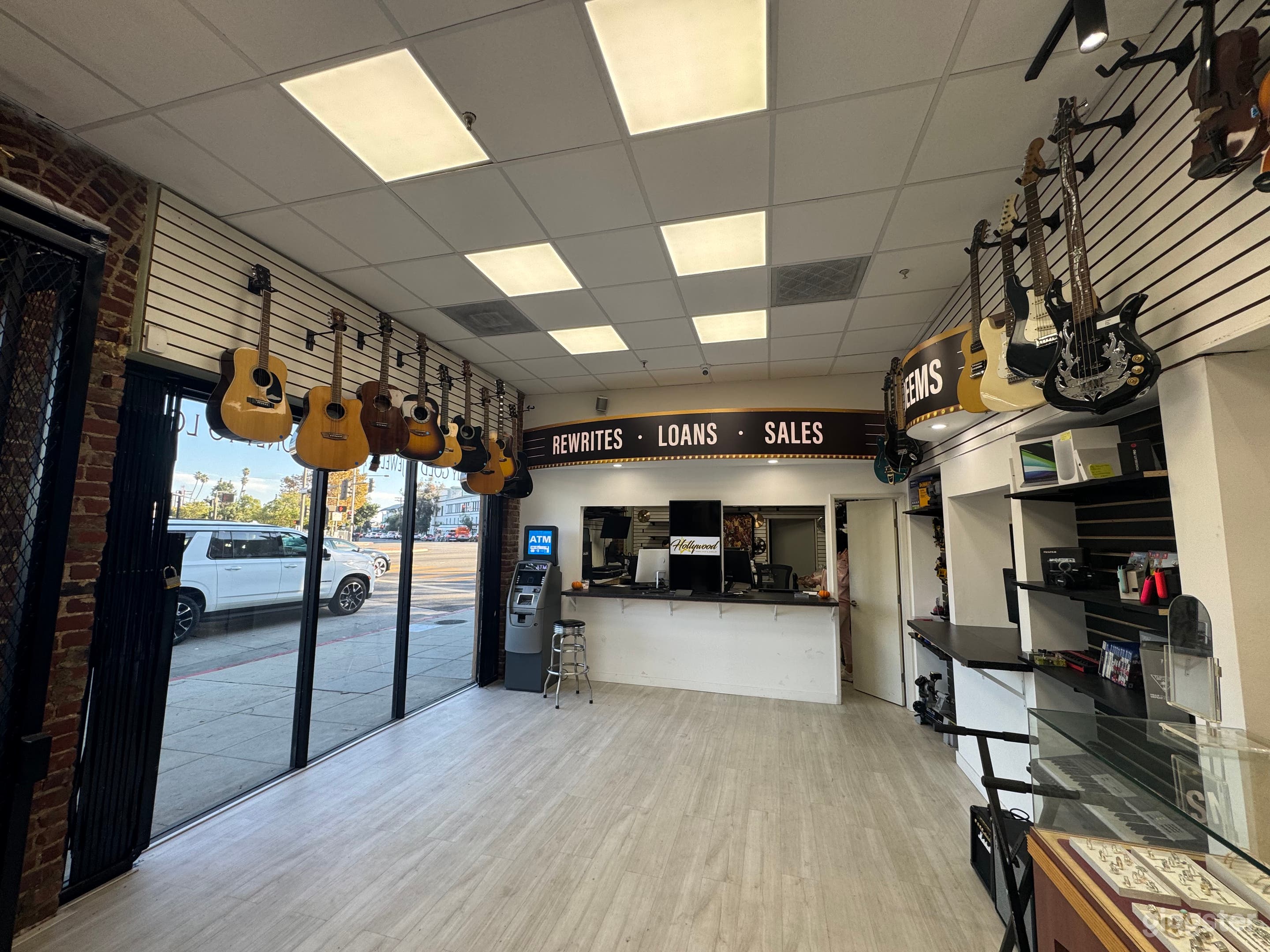 One of a kind Pawn Shop for filming  Photo 3