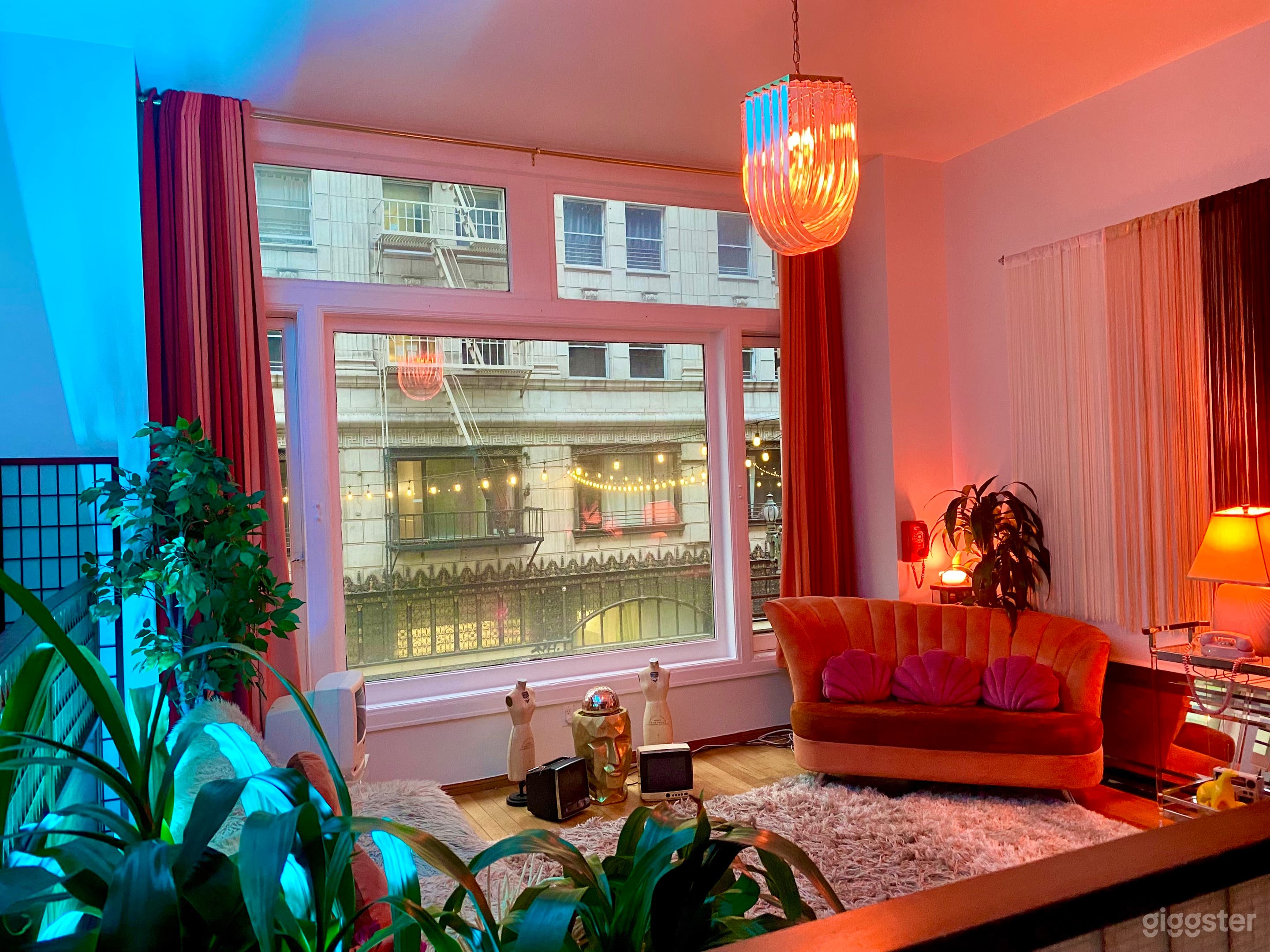 DTLA Lush Art Deco Loft Photo 3