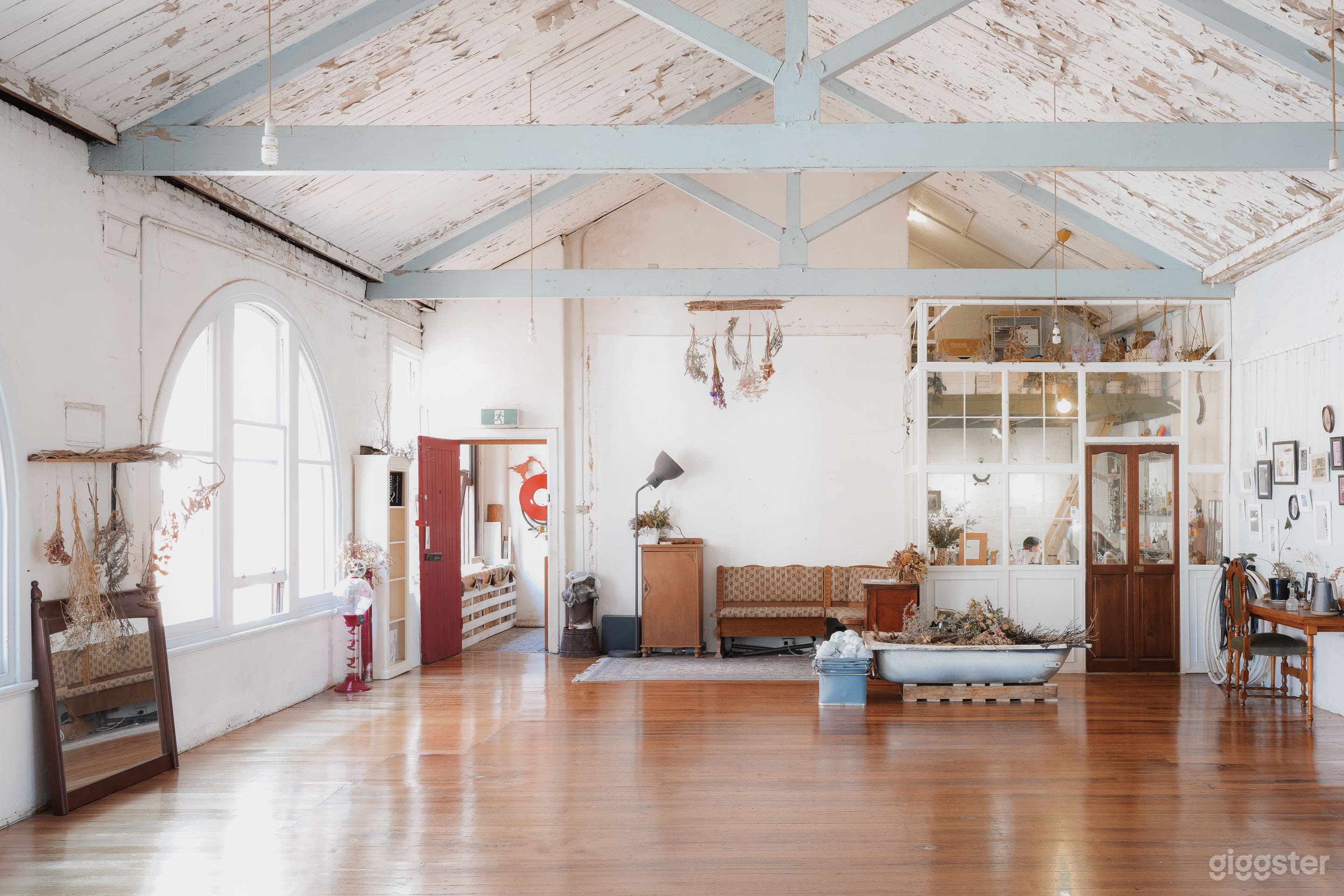 Unique Rustic Warehouse Loft in CBD Photo 1