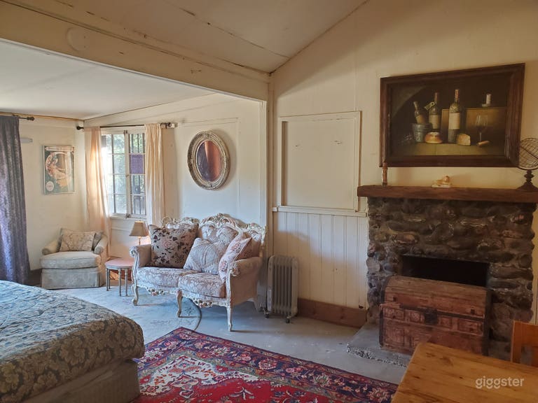  Bright and Spacious French Style Studio Apartment 