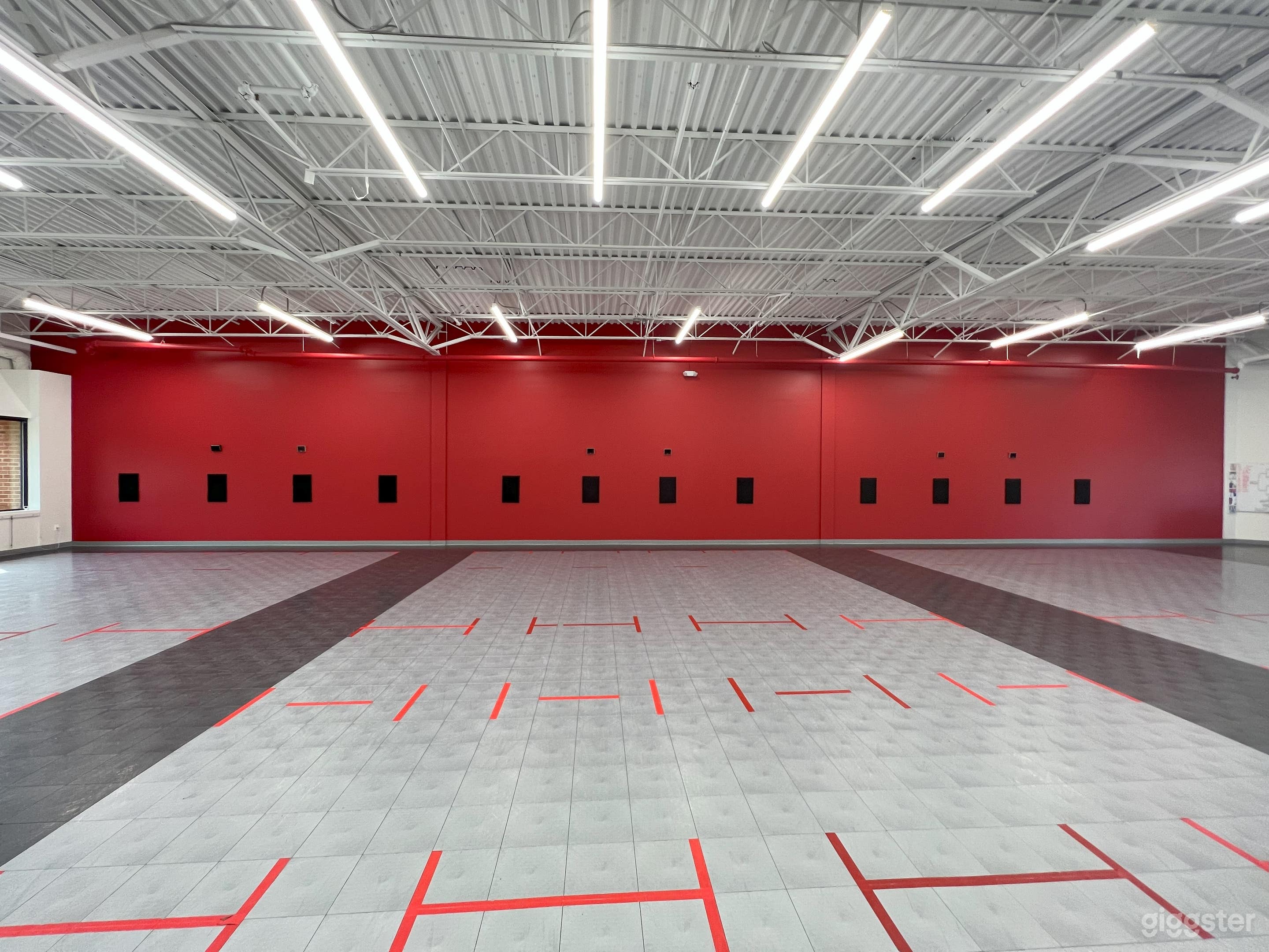 Open airconditioned space: gym/dance hall/yoga Photo 1