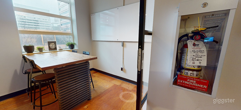  Cozy & Professional Meeting Space 