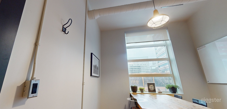  Cozy & Professional Meeting Space 